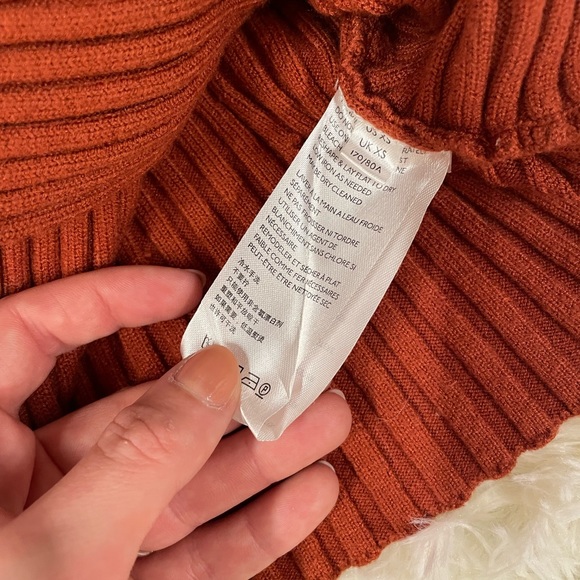 🚨SOLD🚨Urban Outfitters Tayla Twist-Front Cutout Ribbed Knit Sweater Top - Picture 5 of 7